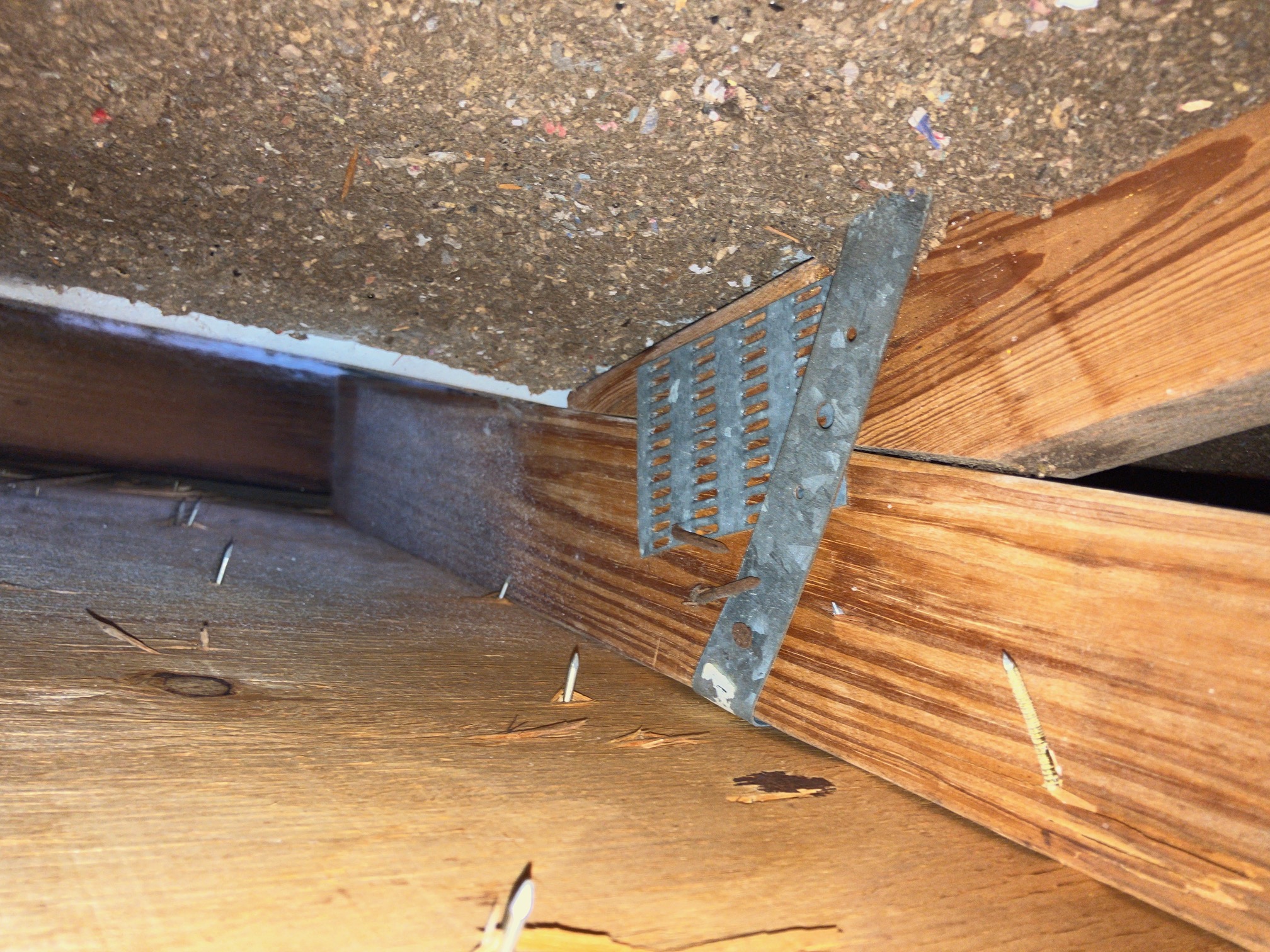 Roof to wall connection in Spring Hill Home